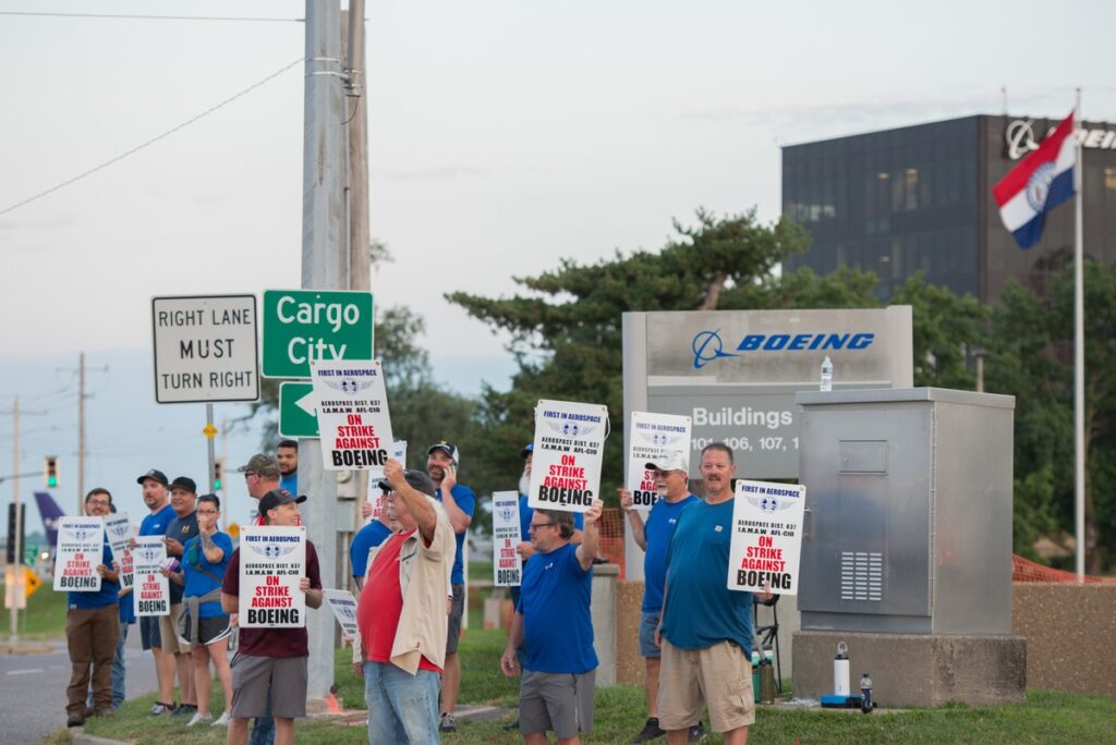 Trabalhadores da Boeing Defense Rejeitam Proposta e Prolongam Greve Histórica Imagem do artigo