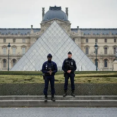 Joias Roubadas do Louvre: Avaliadas em 88 Milhões de Euros Imagem do artigo