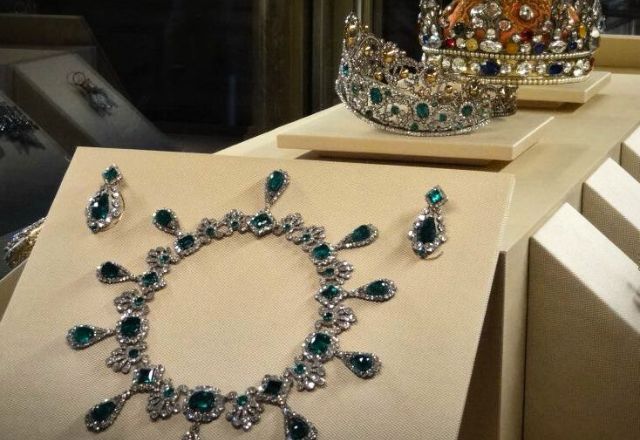 Roubo no Louvre: Joias Roubadas Devem Ser Localizadas em 24 Horas, Avisa Especialista Imagem do artigo