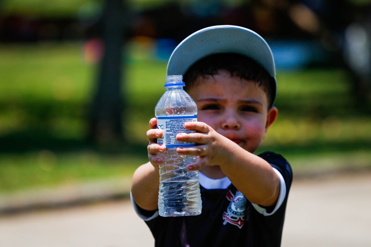 Desidratação no Calor: Urina como Termômetro para a Hidratação em Crianças e Idosos
