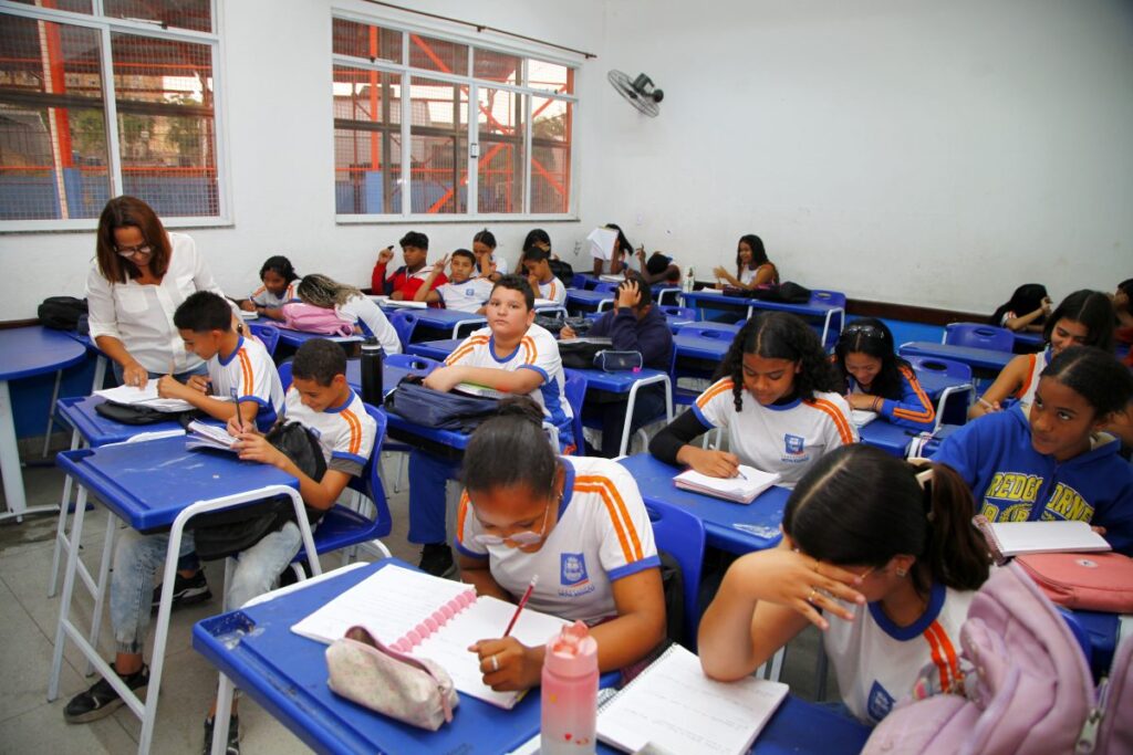 Rede Municipal de Nova Iguaçu Brilha na Olimpíada Nacional de Educação Financeira