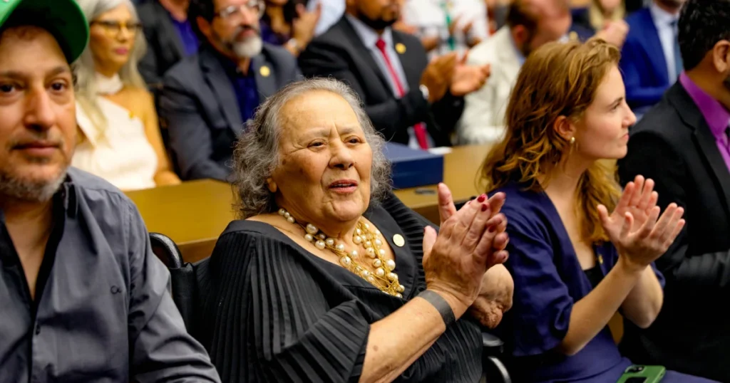 Teuda Bara: Um Legado Imortal no Teatro Brasileiro