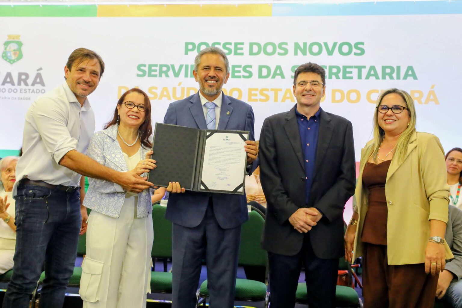 214 Novos Servidores da Saúde São Empossados no Ceará 214 Novos Servidores da Saúde São Empossados no Ceará