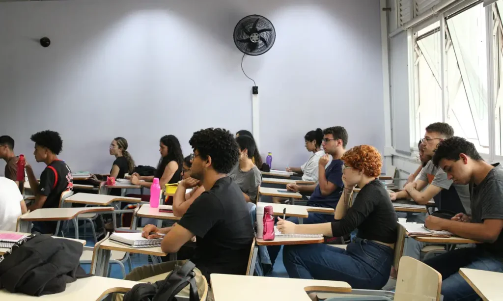 Balanço da Política Nacional de Ensino Médio: Resultados e Futuro