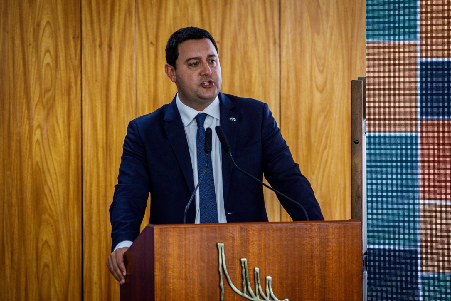 Desafios de Ratinho Jr. para Concorrer à Presidência: Alianças em Jogo