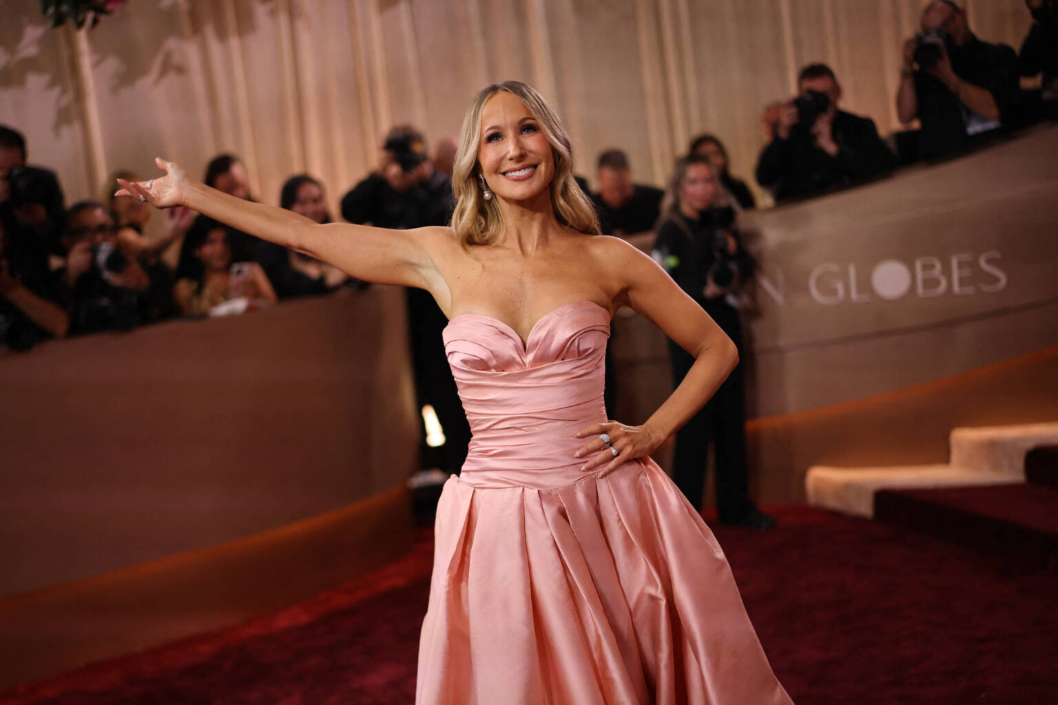 Globo de Ouro 2024: Celebração de Talentos Estrangeiros e Silêncio sobre Política Americana