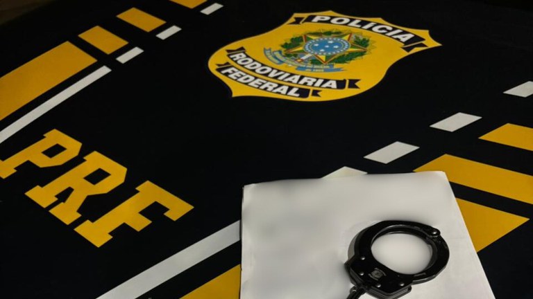 Operação da PRF e PF resulta na prisão de suspeito de homicídio qualificado no Maranhão Operação da PRF e PF resulta na prisão de suspeito de homicídio qualificado no Maranhão