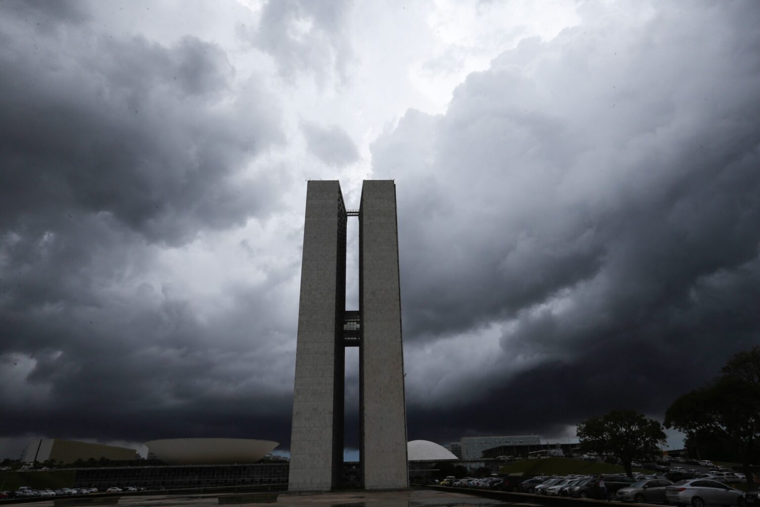 Revanche na Política Brasileira: Armadilhas e Consequências Revanche na Política Brasileira: Armadilhas e Consequências