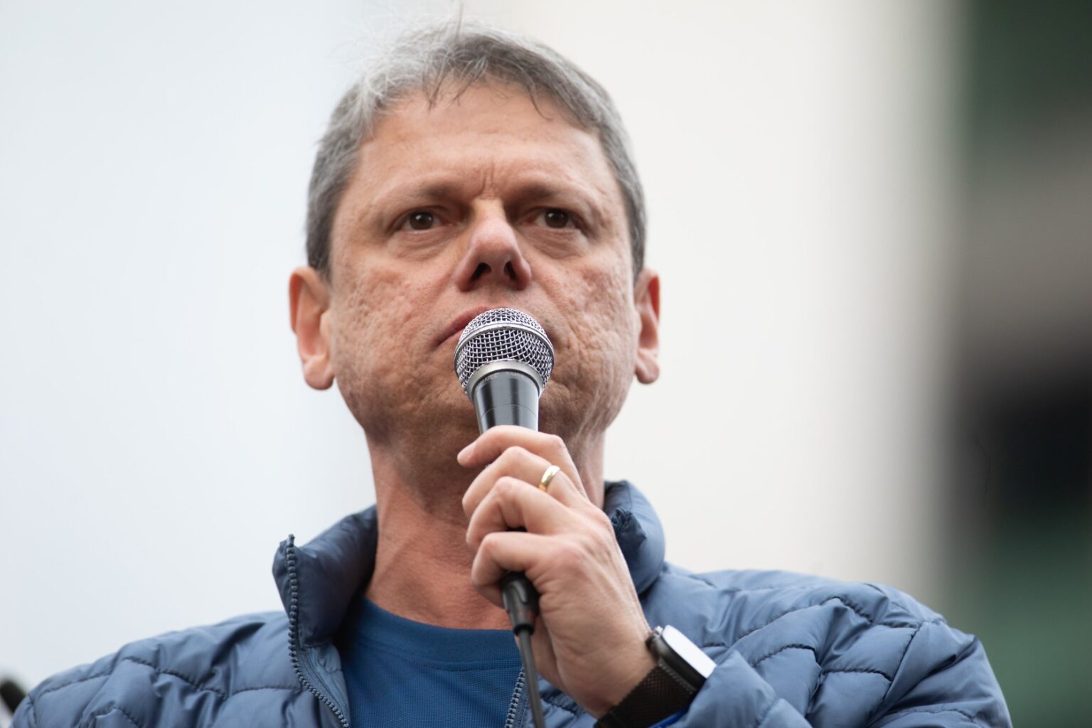 Tarcísio elogia ação dos EUA na Venezuela e critica apoio de Lula a Maduro