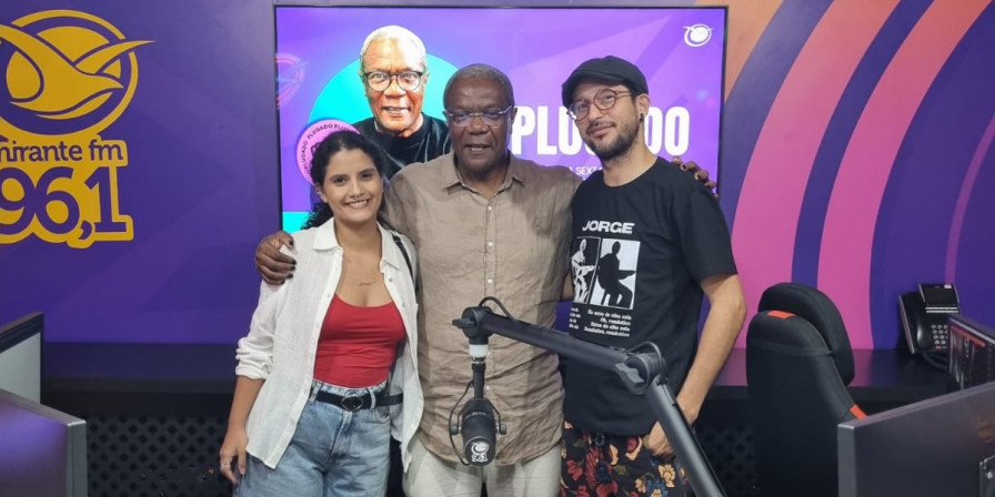 Vinil na Calçada Agita o Bloco Los Carlitos em São Luís Vinil na Calçada Agita o Bloco Los Carlitos em São Luís