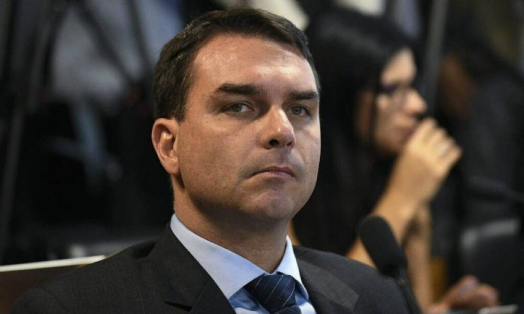 Agronegócio Avalia Candidatura de Flávio Bolsonaro com Cautela Agronegócio Avalia Candidatura de Flávio Bolsonaro com Cautela