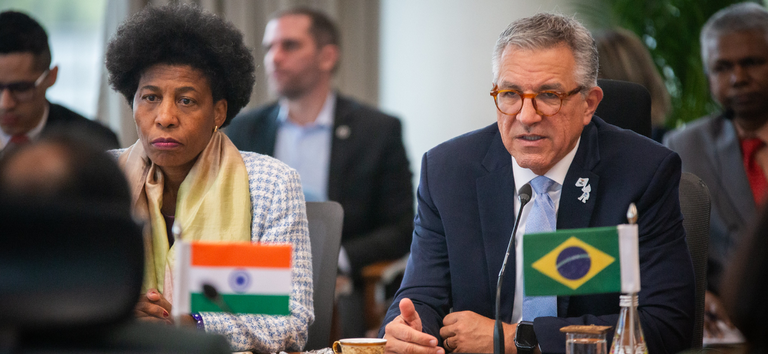 Brasil e Índia Fortalecem Parcerias em Saúde e Medicamentos Brasil e Índia Fortalecem Parcerias em Saúde e Medicamentos