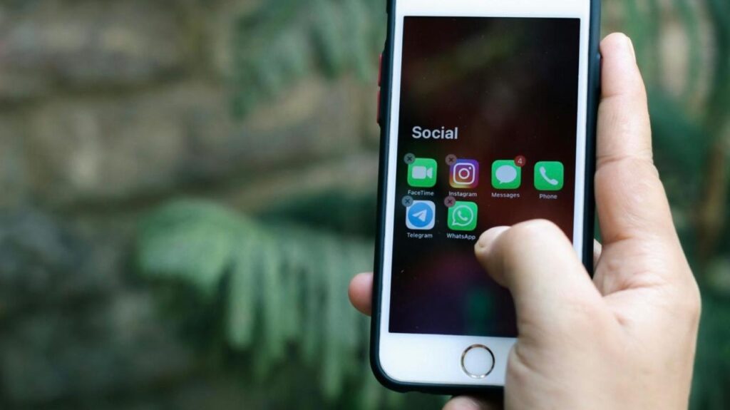 Brasil: Polêmicas Políticas se Tornam Tabu em Grupos Familiares, Mas Campanhas nas Redes Crescem Brasil: Polêmicas Políticas se Tornam Tabu em Grupos Familiares, Mas Campanhas nas Redes Crescem