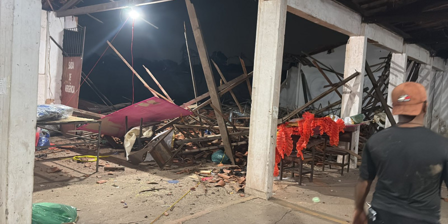 Desabamento em barracão de escola de samba em São Luís deixa feridos Desabamento em barracão de escola de samba em São Luís deixa feridos