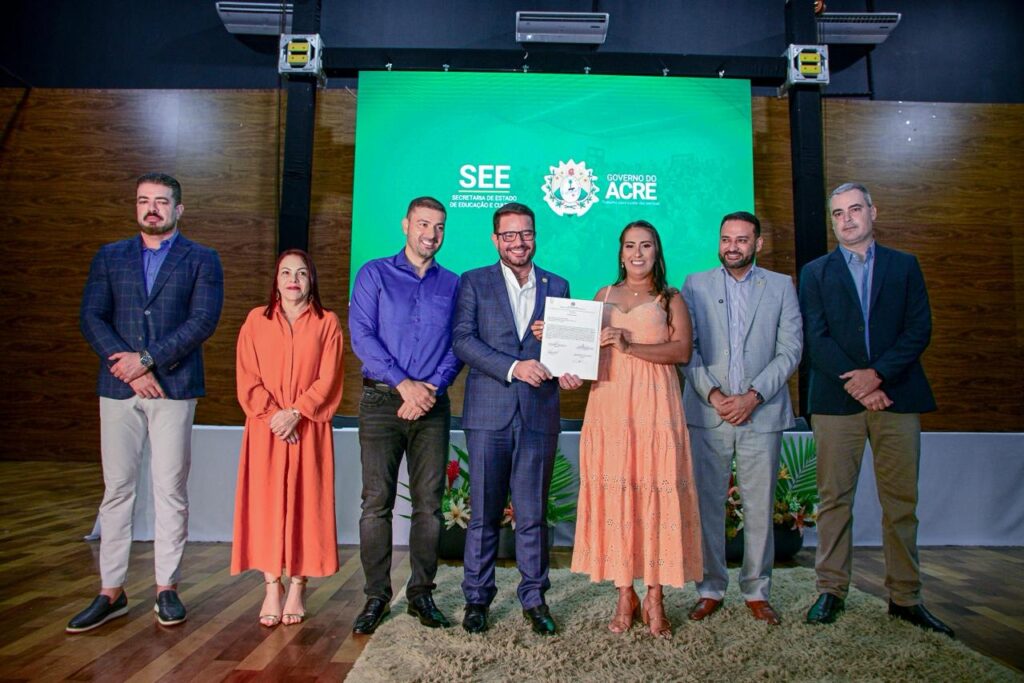 Governo do Acre Fortalece Educação com Posse de Novos Professores e Servidores