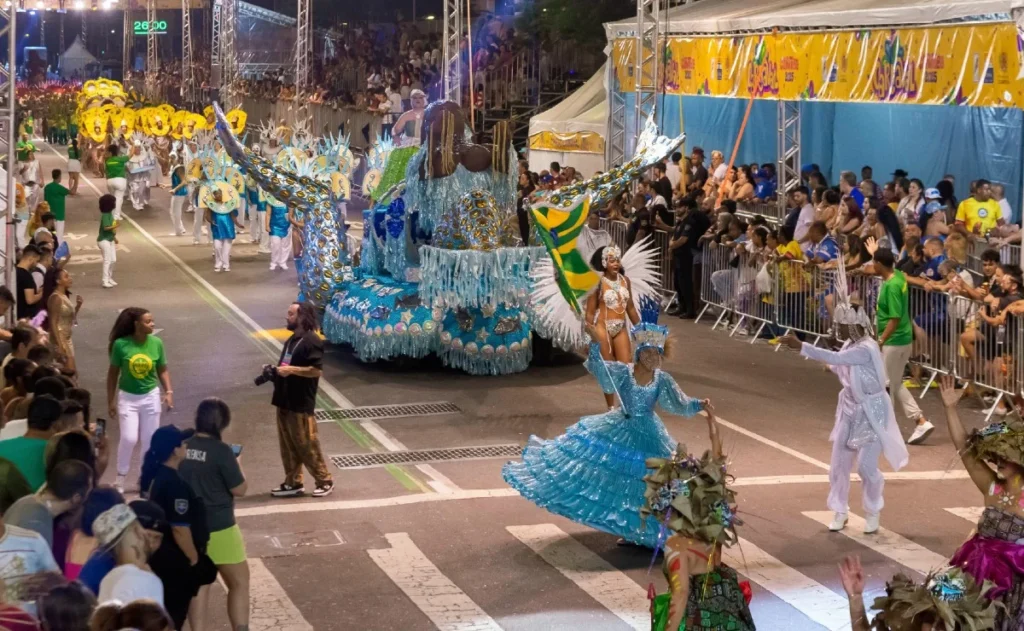 Imperatriz da Liberdade Abertura do Carnaval de Curitiba 2026 com Enredo Dedicado a Oxóssi