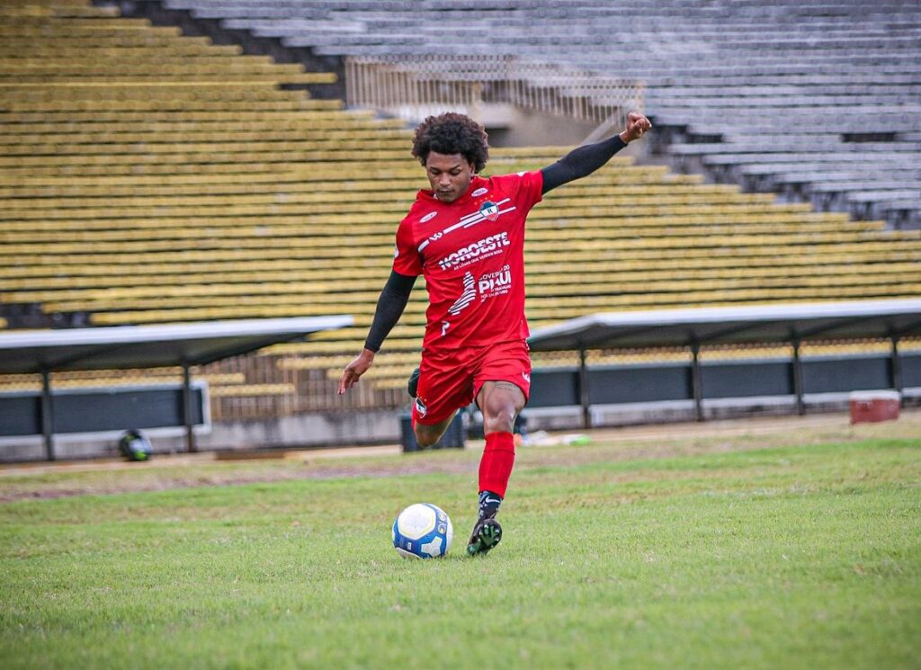 Imperatriz Recontrata Lateral Vivico para a Tempestade na Temporada Imperatriz Recontrata Lateral Vivico para a Tempestade na Temporada