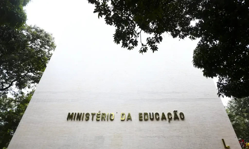 MEC Autoriza Cursos Superiores em 23 Cidades: Oportunidades de Educação no Brasil