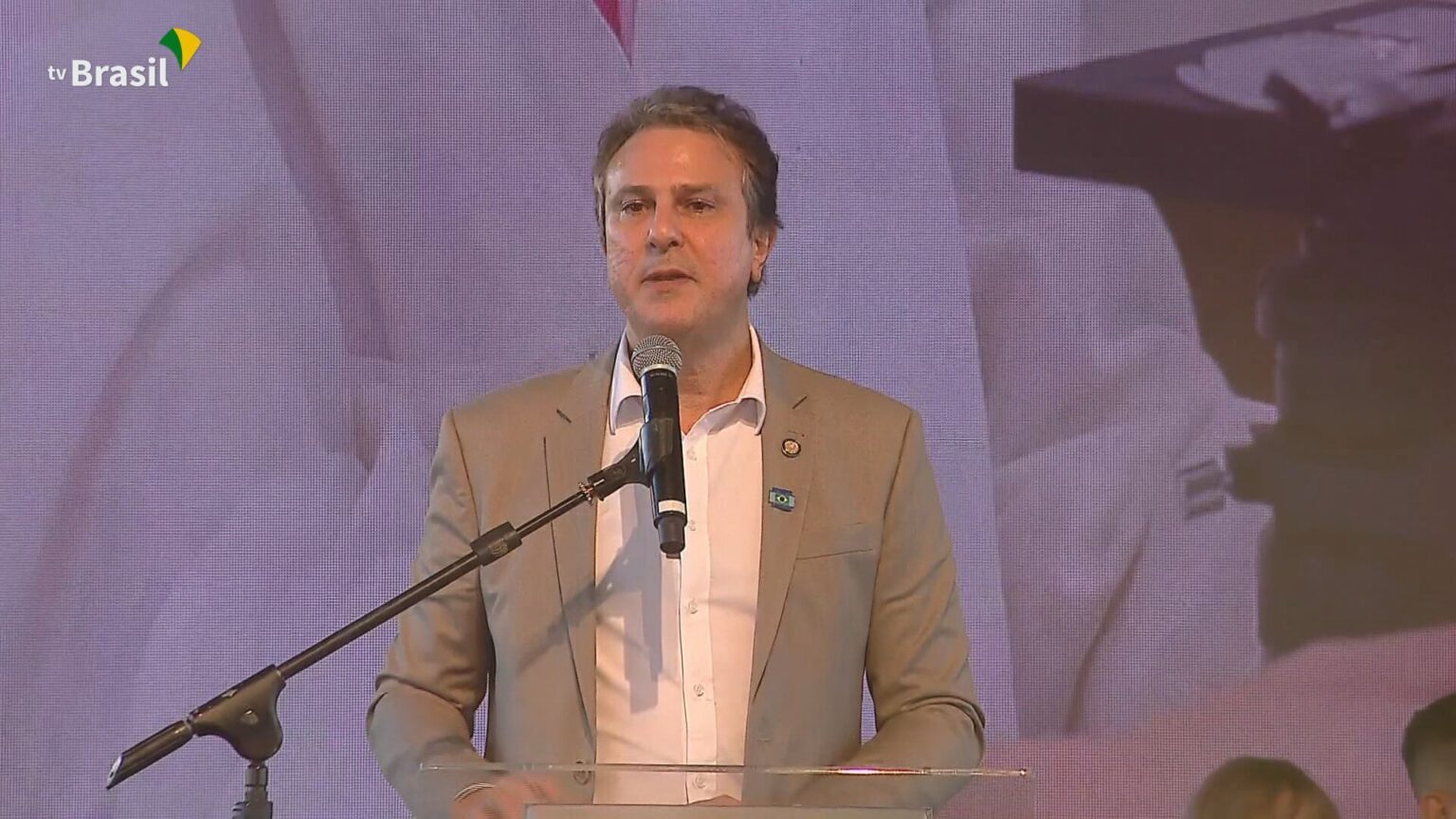 Ministro da Educação, Camilo Santana, Anuncia Pronunciamento Importante Neste Domingo