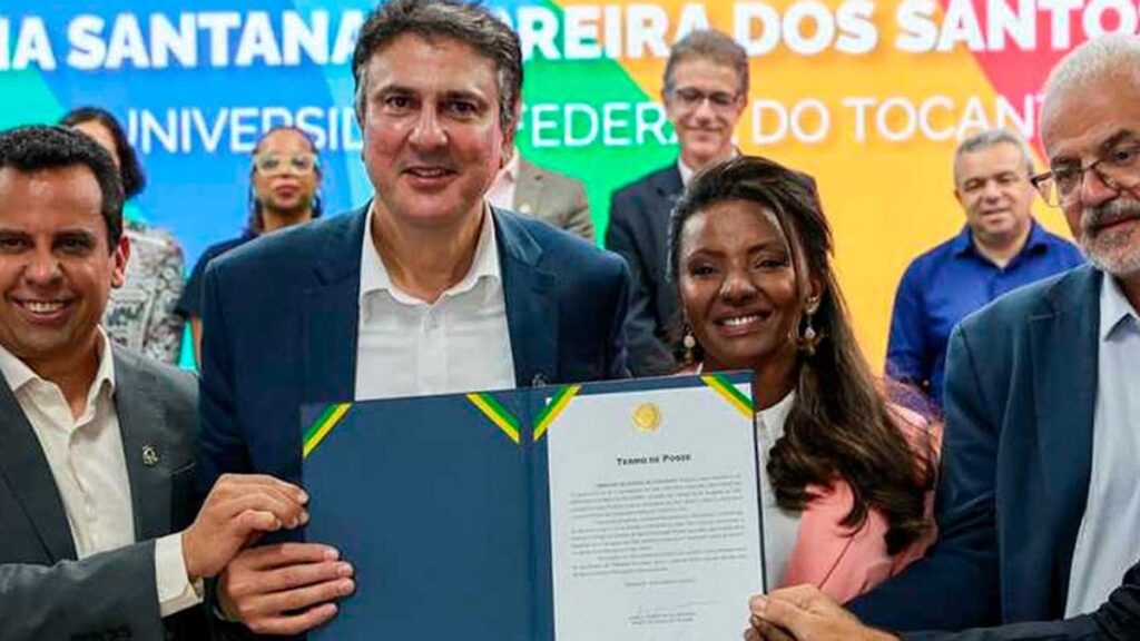 Ministro da Educação Empossa Maria Santana, a Primeira Reitora Negra da UFT