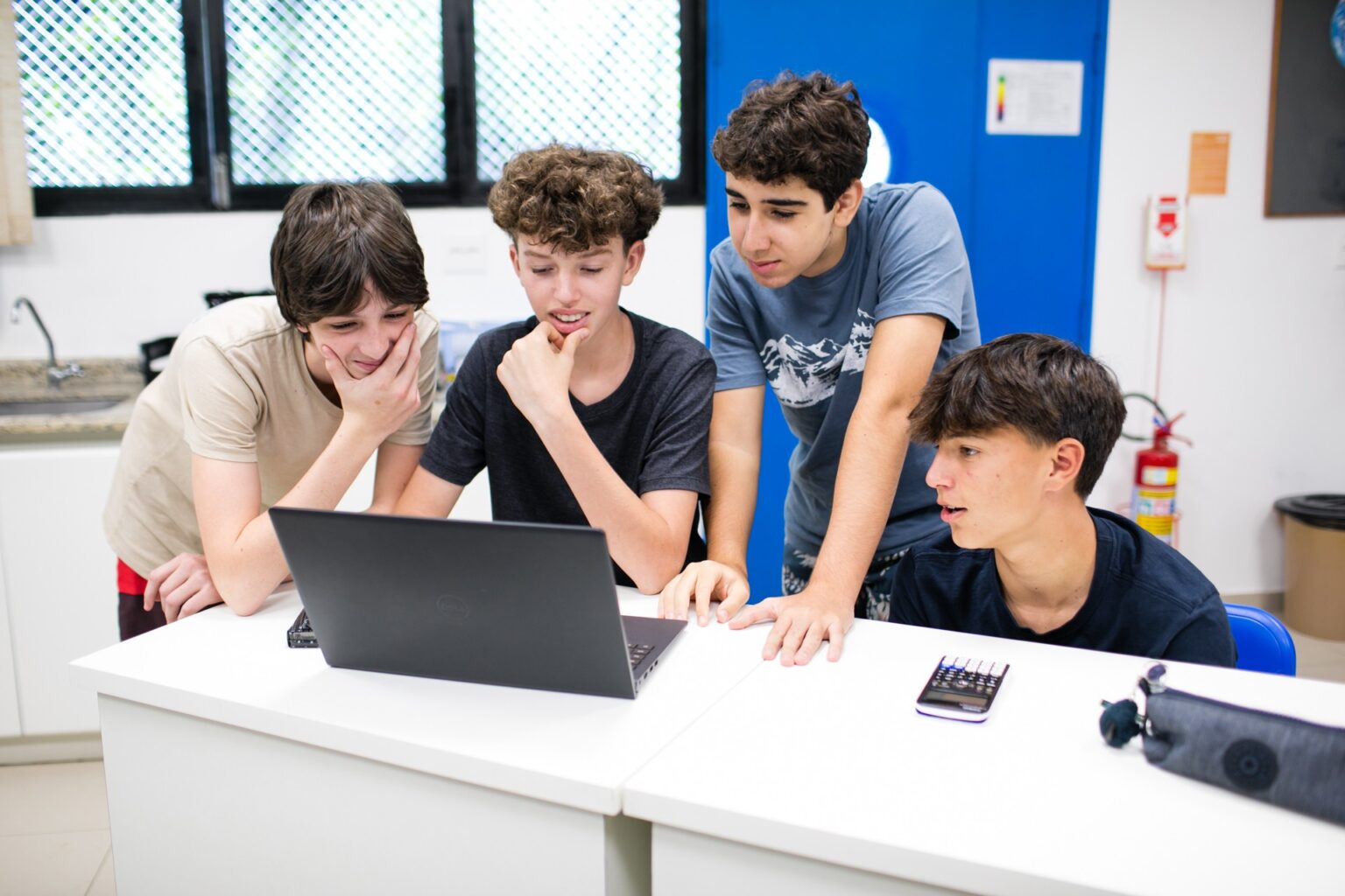 Regulamentação da Inteligência Artificial na Educação: Proibições e Diretrizes