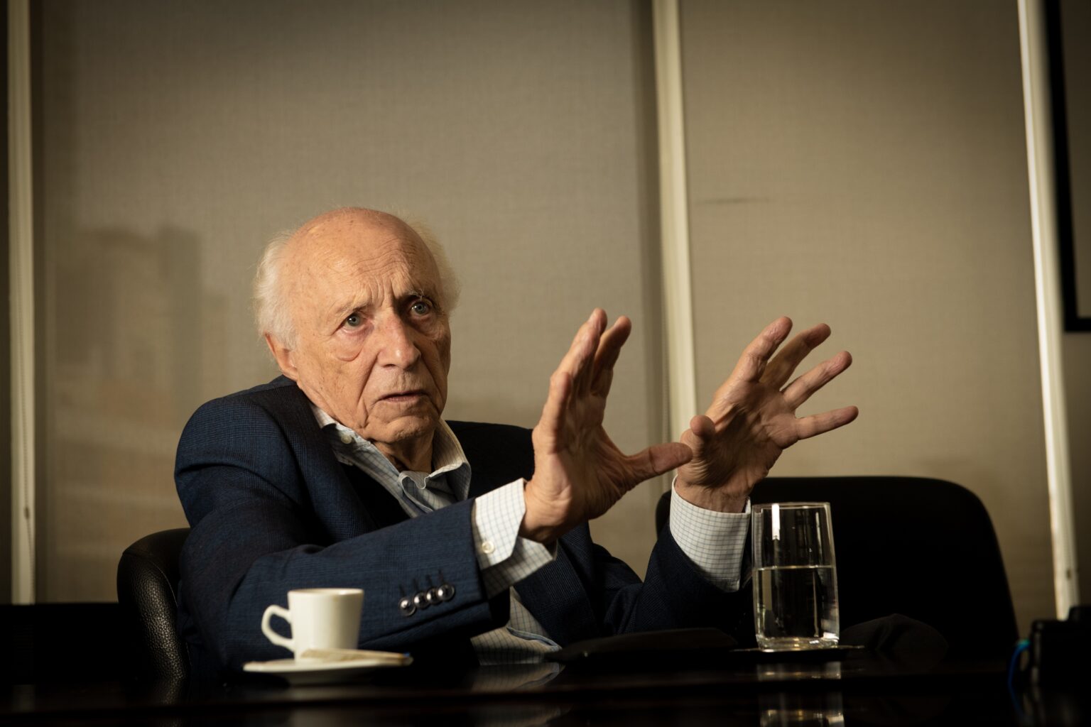 A Crise da Hegemonia Americana: Desafios em Educação, Inovação e Energia A Crise da Hegemonia Americana: Desafios em Educação, Inovação e Energia