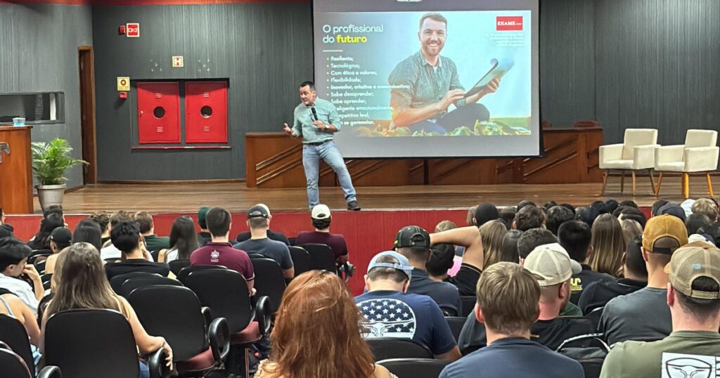 Aula Magna em Toledo Destaca Tendências do Agronegócio para o Futuro Aula Magna em Toledo Destaca Tendências do Agronegócio para o Futuro