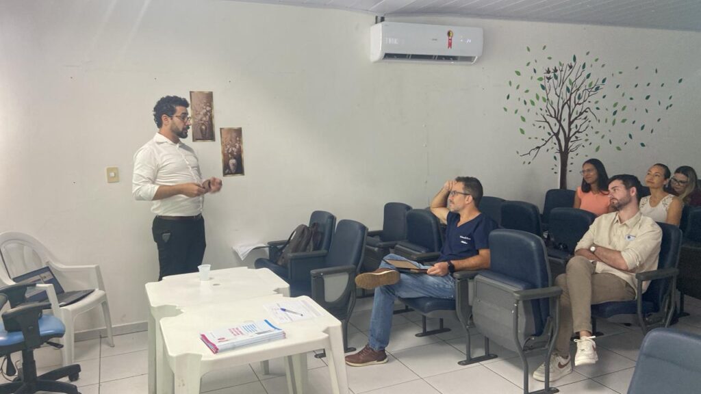 Caraguatatuba Capacita Profissionais para Implante Contraceptivo na Saúde Municipal Caraguatatuba Capacita Profissionais para Implante Contraceptivo na Saúde Municipal