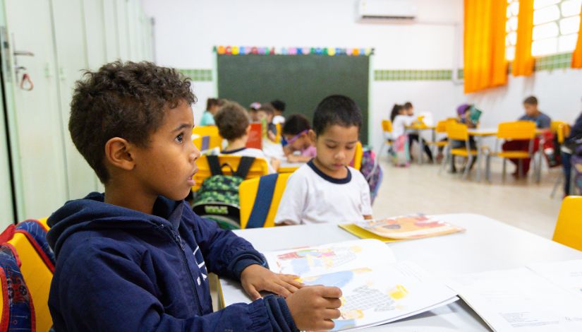 Diálogos em Rede: Encontro Sobre Comemorações na Educação Infantil Diálogos em Rede: Encontro Sobre Comemorações na Educação Infantil
