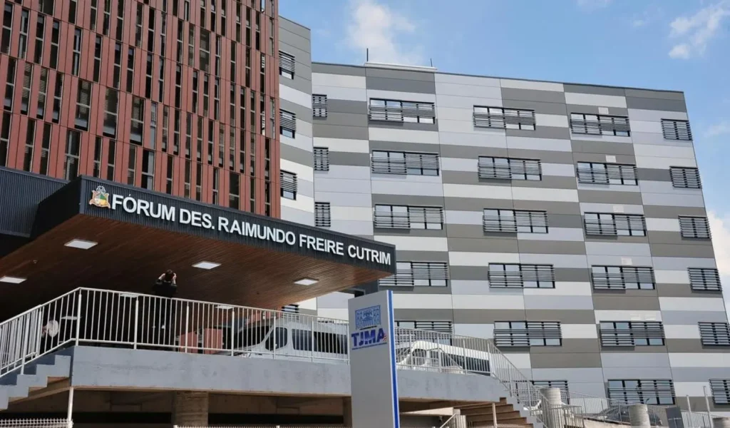 Justiça Intervém e Suspende Aumento Salarial de Autoridades em Imperatriz Justiça Intervém e Suspende Aumento Salarial de Autoridades em Imperatriz