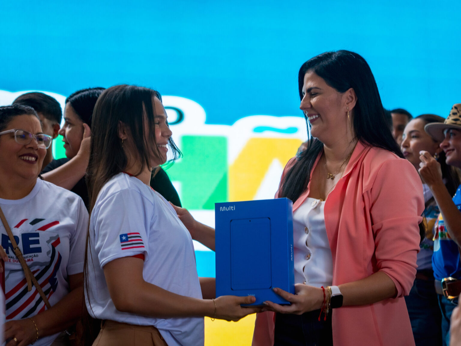 Mais de 20 mil Tablets Distribuídos em 24 Horas: Uma Revolução na Educação do Maranhão Mais de 20 mil Tablets Distribuídos em 24 Horas: Uma Revolução na Educação do Maranhão