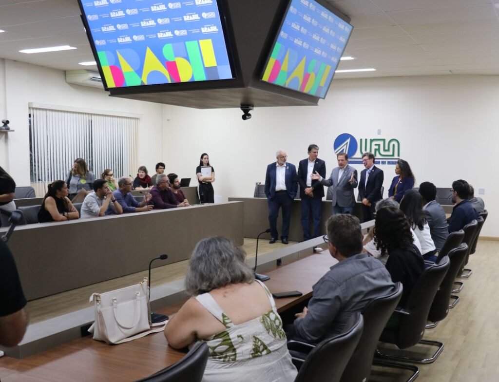 Ministro da Educação Anuncia Investimentos na UFLA Durante Visita Oficial