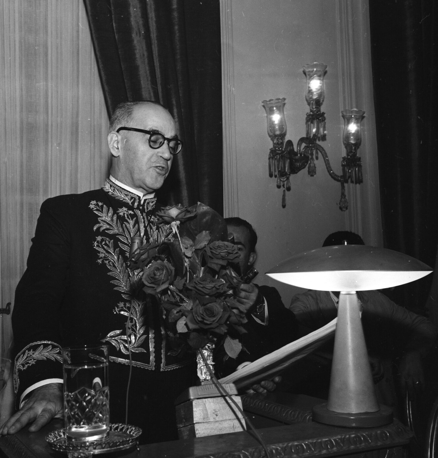 Nova Biografia Revela a Multifacetada Trajetória de Guimarães Rosa: ‘Viveu Várias Vidas Numa Só’ Nova Biografia Revela a Multifacetada Trajetória de Guimarães Rosa: 'Viveu Várias Vidas Numa Só'