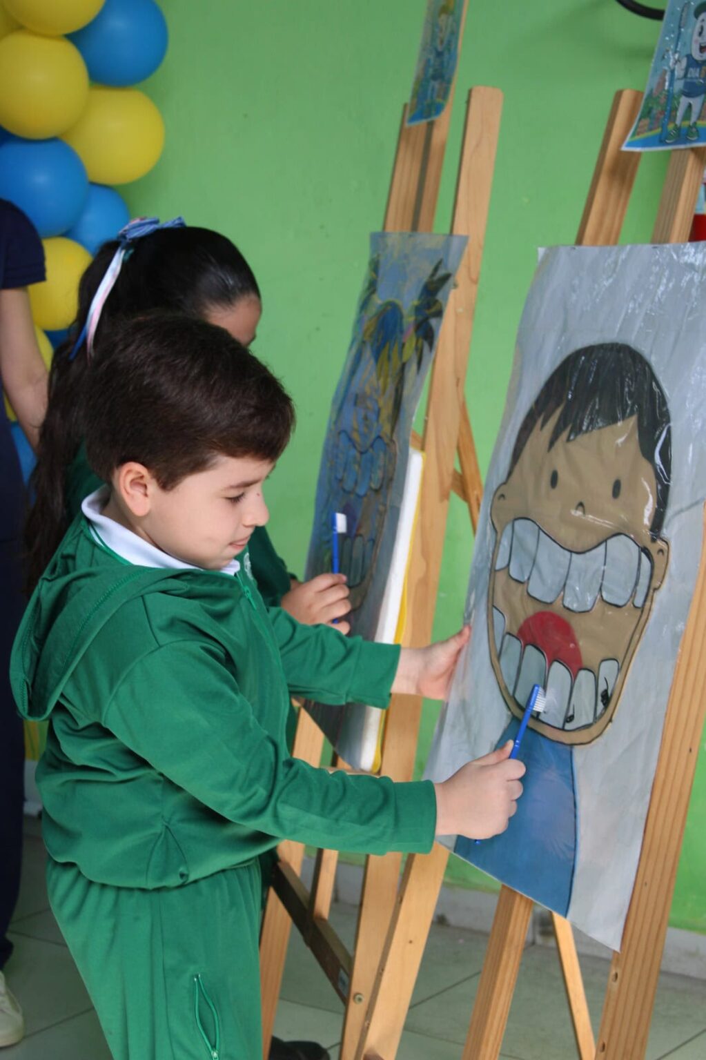 Saúde Bucal em Cruzeiro do Sul: Secretaria de Educação Beneficia 4 mil Alunos em 2025