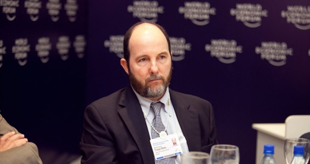 Armínio Fraga: A Necessidade de uma Política Fiscal para Combater a Inflação no Brasil Armínio Fraga: A Necessidade de uma Política Fiscal para Combater a Inflação no Brasil