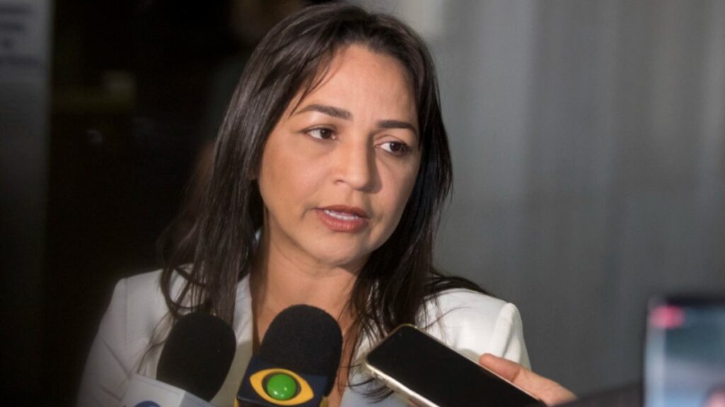 Eliziane Gama chega a Imperatriz para agenda com lideranças e movimentos sociais