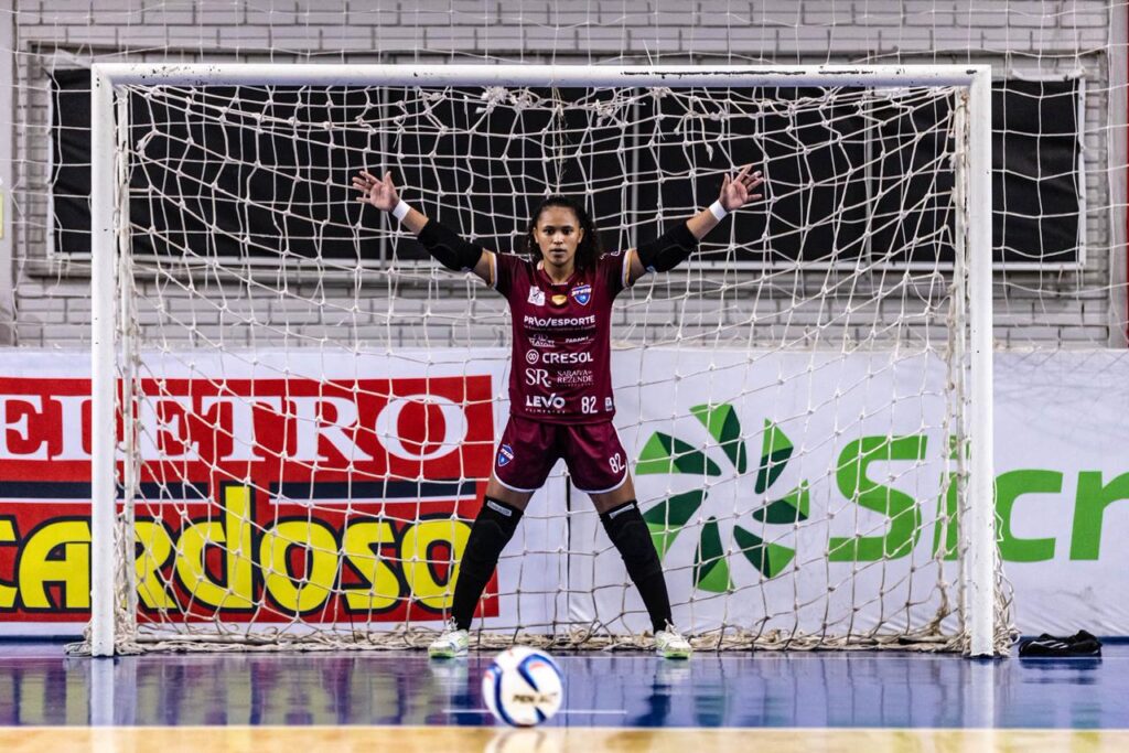 Evelyn Pereira: A Jovem Estrela do Futsal Tocantinense em Ascensão Evelyn Pereira: A Jovem Estrela do Futsal Tocantinense em Ascensão