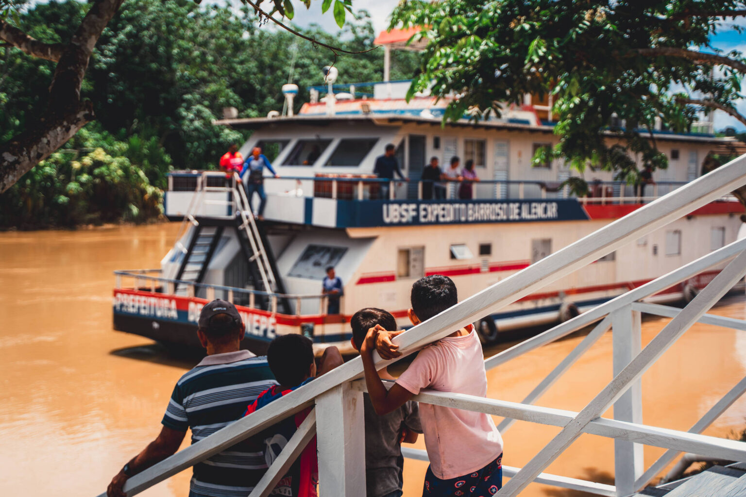 Gestores alertam sobre a necessidade de adaptar políticas de saúde às regiões ribeirinhas do Amazona