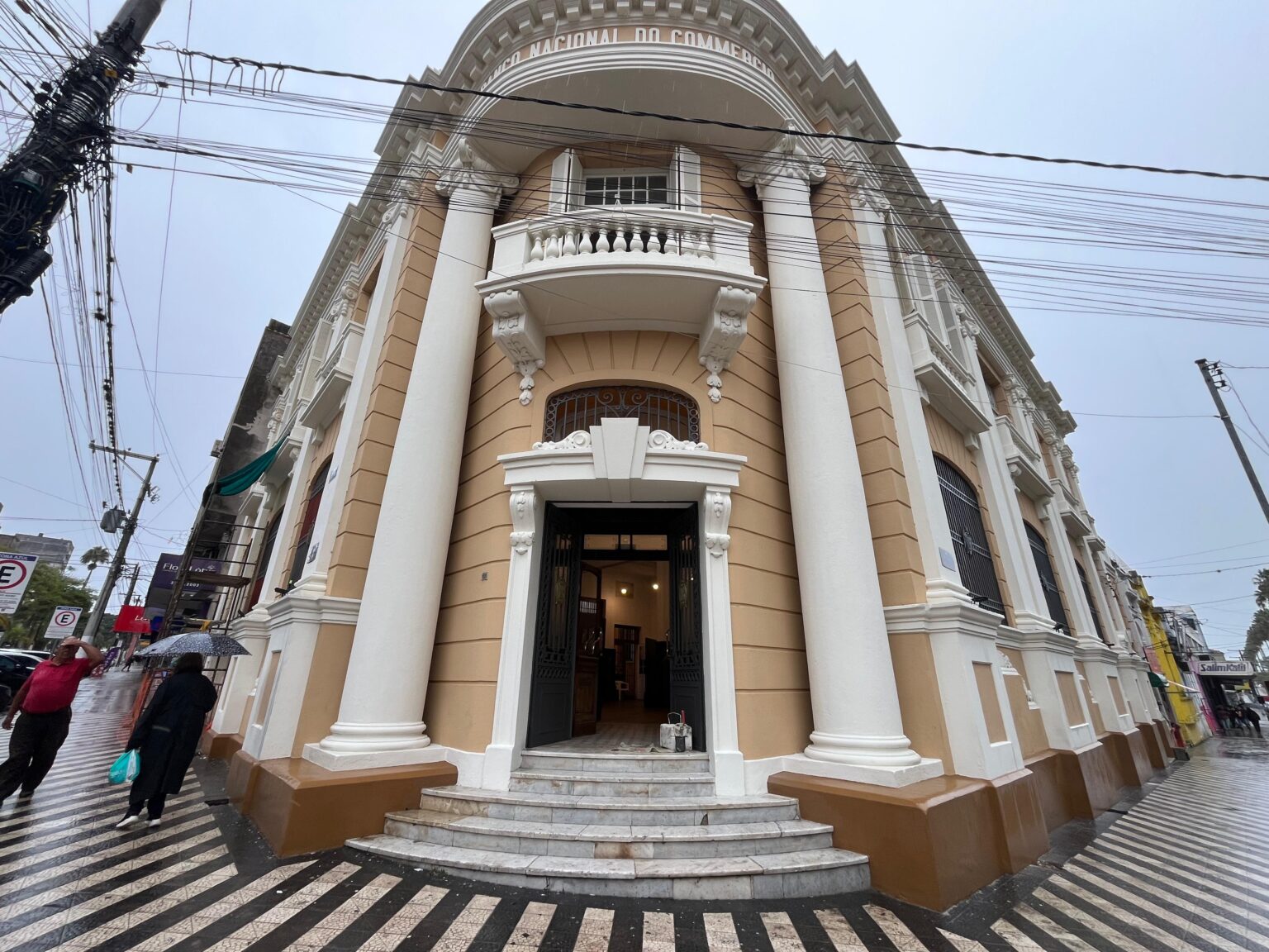 Revitalização da Casa de Cultura Pedro Wayne: Resgatando Cores de 1929 em Bagé