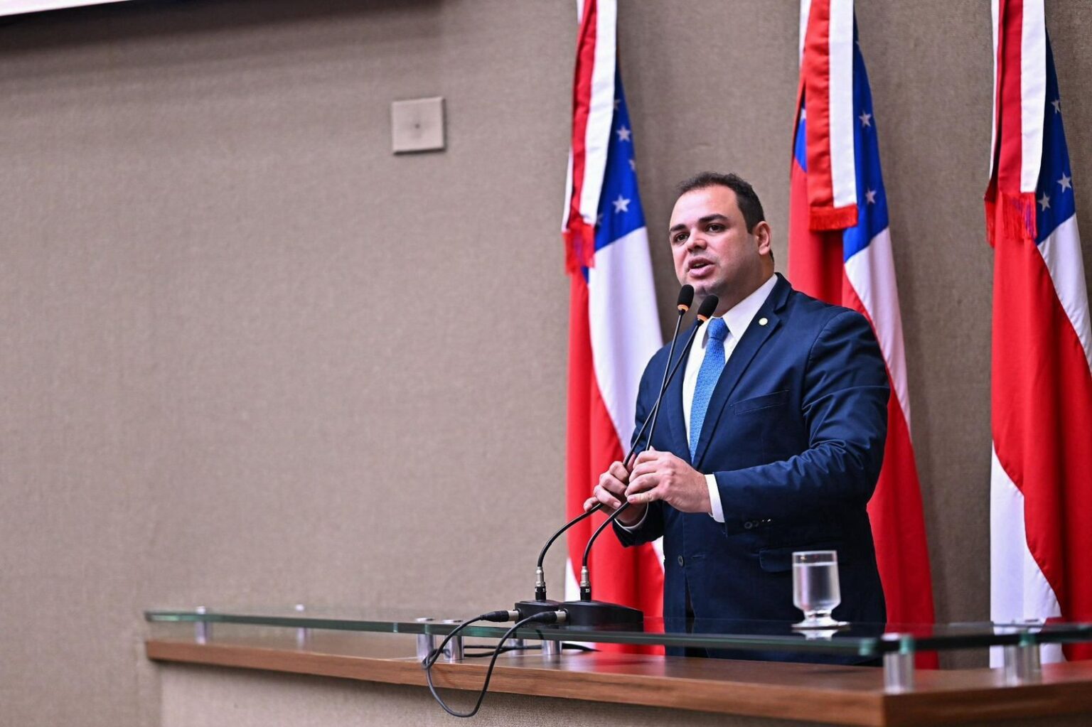 Roberto Cidade Assume Governo do Amazonas Após Renúncias de Wilson Lima e Tadeu de Souza Roberto Cidade Assume Governo do Amazonas Após Renúncias de Wilson Lima e Tadeu de Souza