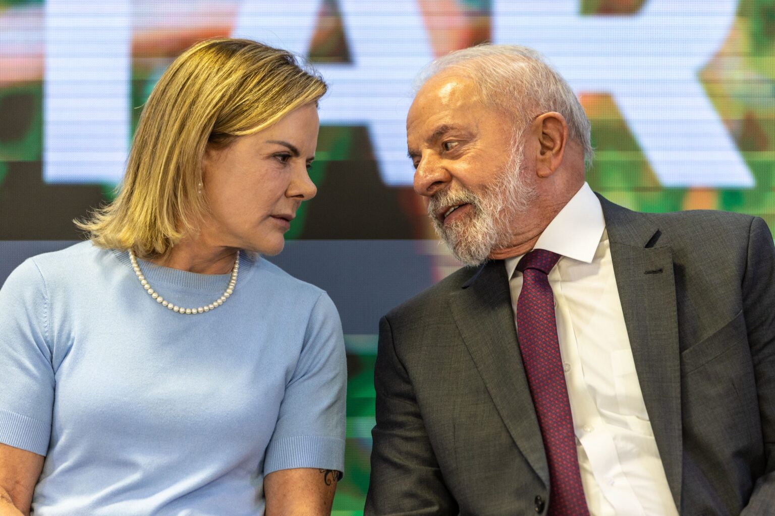 Sucessão de Gleisi Hoffmann na SRI: Cenário Político Indefinido e Pressão para Aprovação de Jorge Me