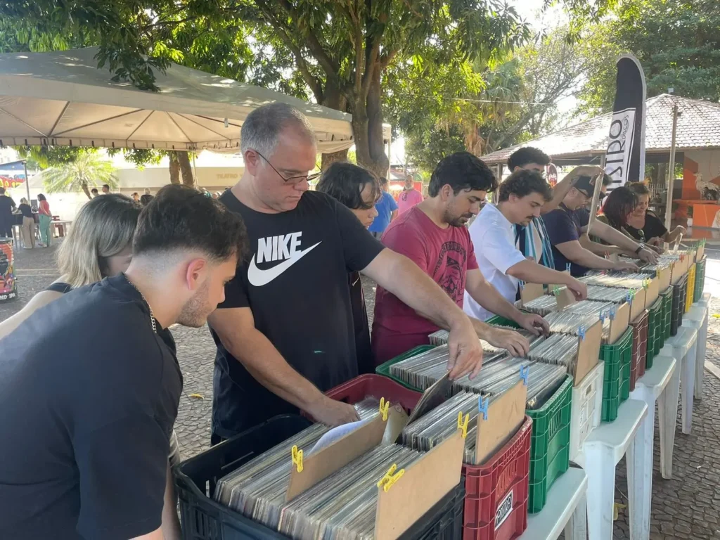 Vinillândia Leva a Cultura do Vinil ao Martim Cererê com DJs e Feiras de Discos Vinillândia Leva a Cultura do Vinil ao Martim Cererê com DJs e Feiras de Discos