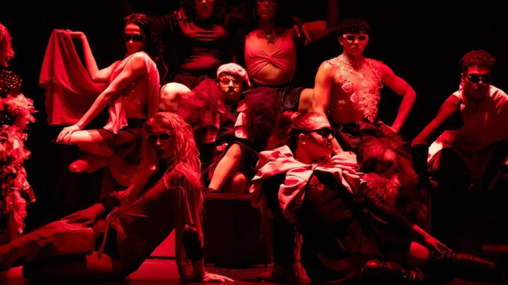 Espetáculo “Peça Única” traz cultura ballroom e dança vogue ao Sesc Caxias do Sul em 2024 Espetáculo "Peça Única" traz cultura ballroom e dança vogue ao Sesc Caxias do Sul em 2024