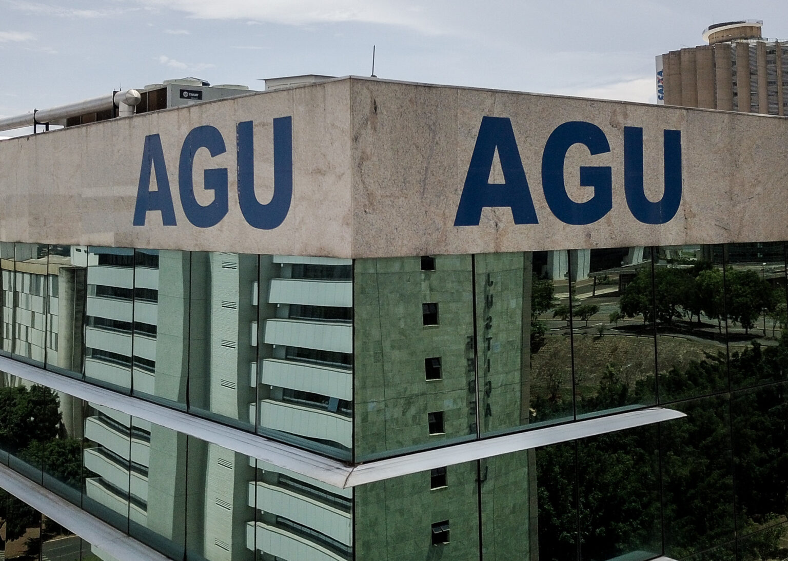 AGU Expande Auxílio-Saúde para Cobrir Custos com Academias e Despesas Médicas de Sogros