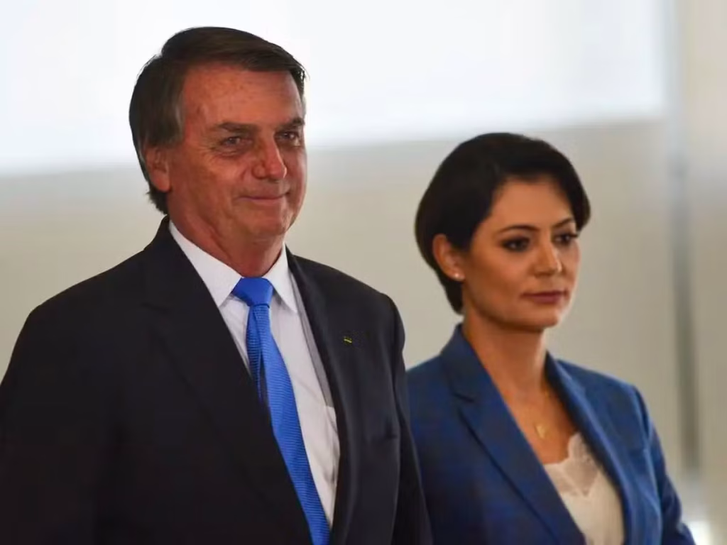 Bolsonaro Apresenta Estabilidade Após Cirurgia no Ombro e Se Prepara para Prisão Domiciliar