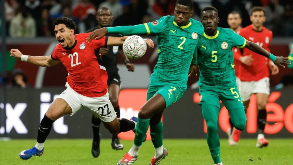 Filho de herói de 2002, Mamadou Sarr busca repetir feito histórico contra França na Copa de 2026 Filho de herói de 2002, Mamadou Sarr busca repetir feito histórico contra França na Copa de 2026