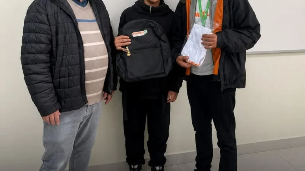Entrega dos Kits Escolares do Programa Partiu IF em Caxias do Sul: Um Passo para o Futuro dos Estudantes Entrega dos Kits Escolares do Programa Partiu IF em Caxias do Sul: Um Passo para o Futuro dos Estudantes