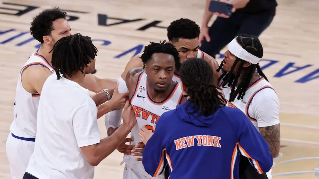 Knicks fazem maior virada da história das finais da NBA e vencem Spurs no Jogo 4 Knicks fazem maior virada da história das finais da NBA e vencem Spurs no Jogo 4