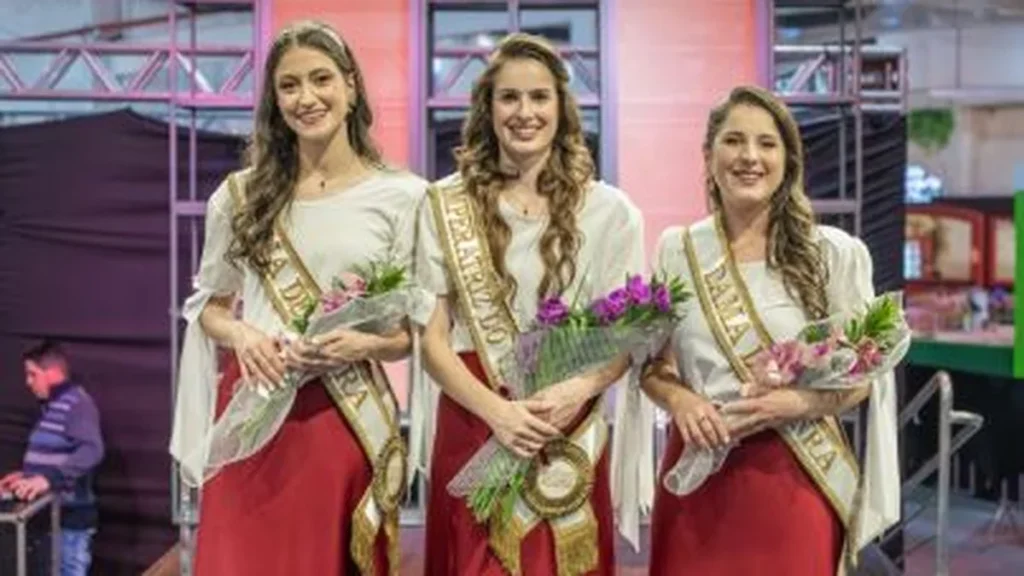 Alana Foresti é eleita Imperatriz dos 60 anos da Fenavinho em Bento Gonçalves