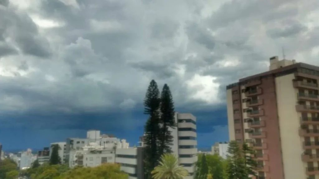 Chuva, frio e ciclone: confira o clima previsto para julho no Sul do Brasil Chuva, frio e ciclone: confira o clima previsto para julho no Sul do Brasil